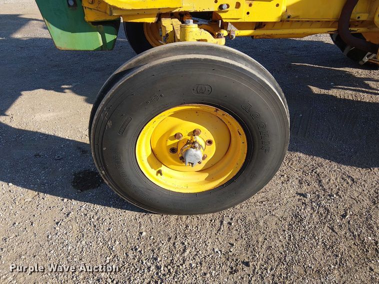 image for item NU9756 John Deere 2555 tractor