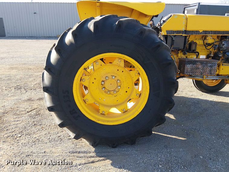 image for item NU9756 John Deere 2555 tractor