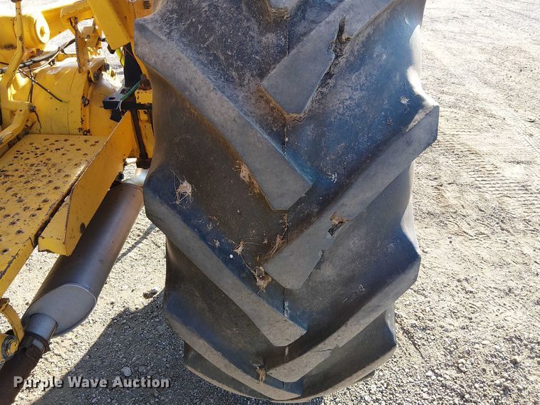 image for item NU9756 John Deere 2555 tractor