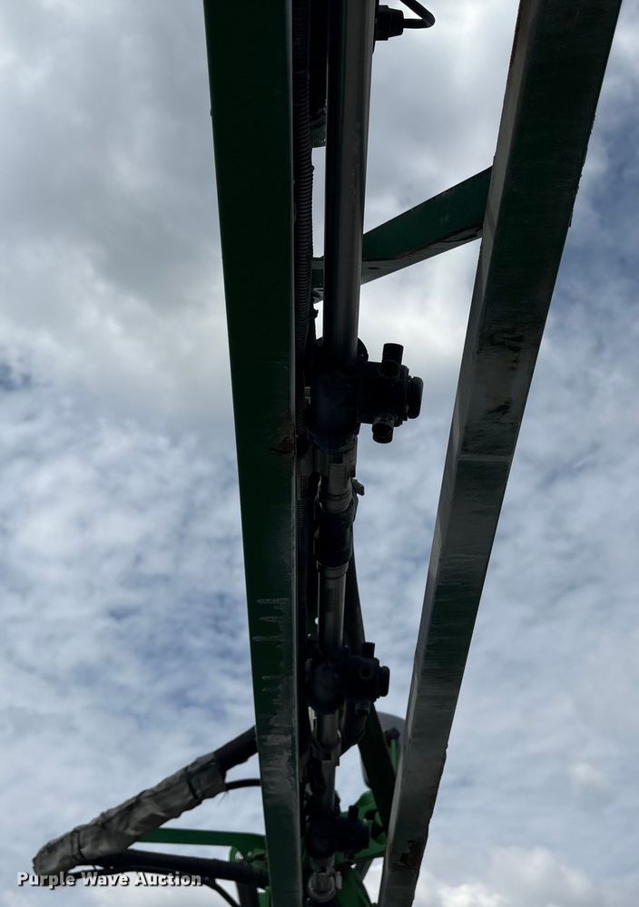 image for item YA1165 2018 John Deere R4038 sprayer