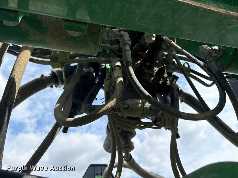 image for item YA1165 2018 John Deere R4038 sprayer
