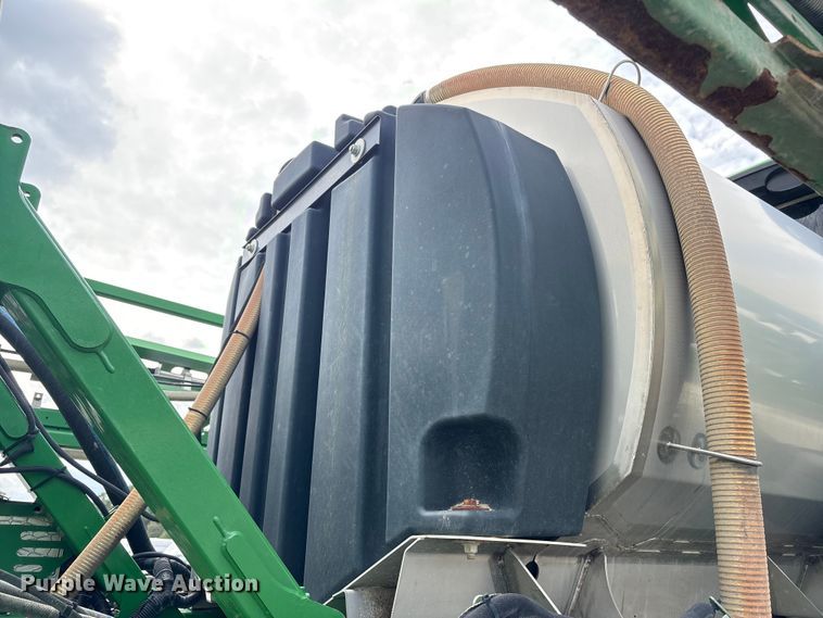 image for item YA1165 2018 John Deere R4038 sprayer