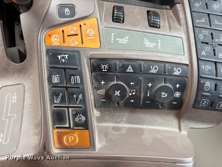 image for item YA1165 2018 John Deere R4038 sprayer