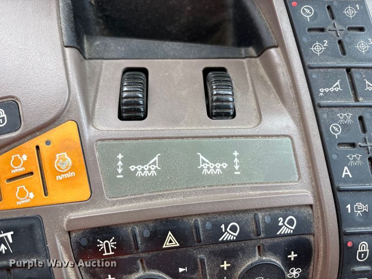 image for item YA1165 2018 John Deere R4038 sprayer