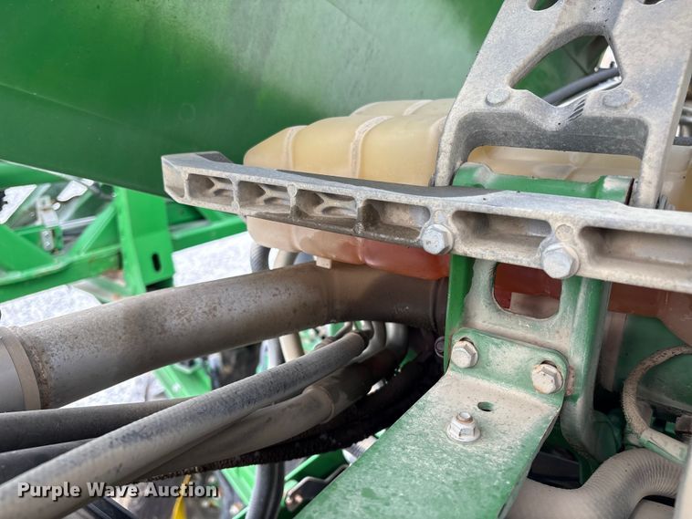 image for item YA1165 2018 John Deere R4038 sprayer