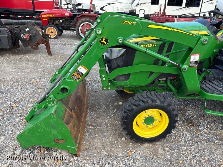 image for item YA1252 2021 John Deere 3035D  MFWD tractor