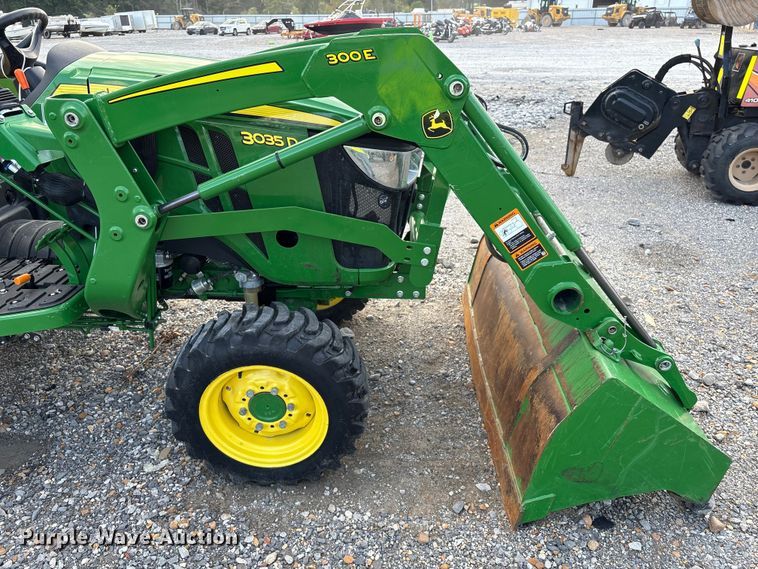 image for item YA1252 2021 John Deere 3035D  MFWD tractor