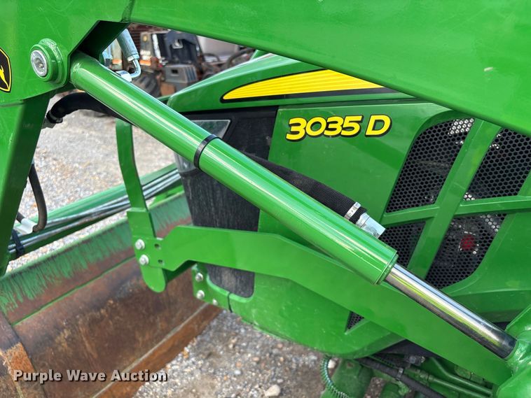 image for item YA1252 2021 John Deere 3035D  MFWD tractor