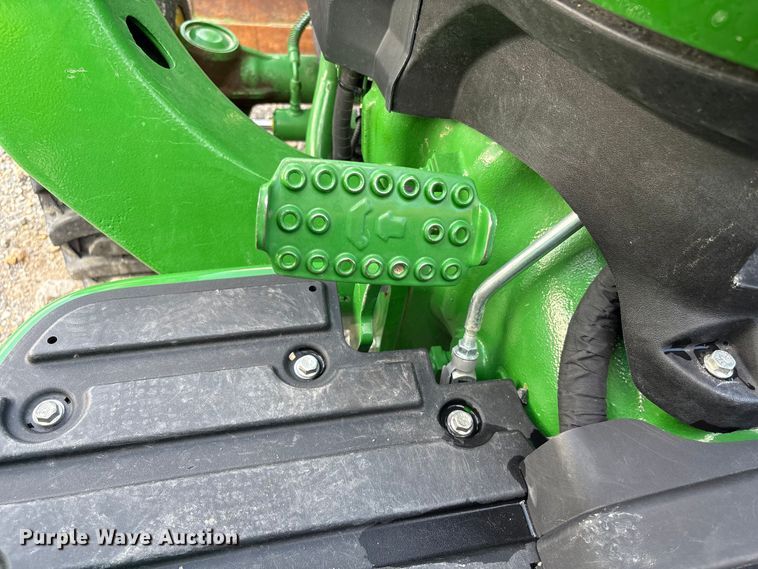 image for item YA1252 2021 John Deere 3035D  MFWD tractor