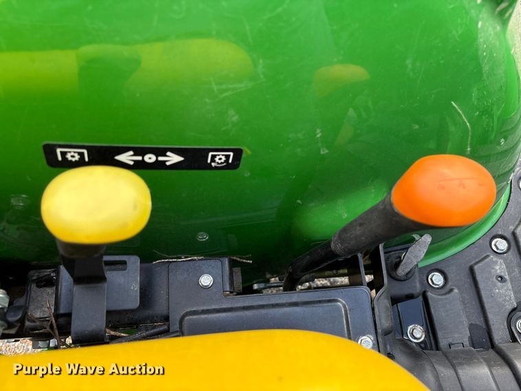 image for item YA1252 2021 John Deere 3035D  MFWD tractor