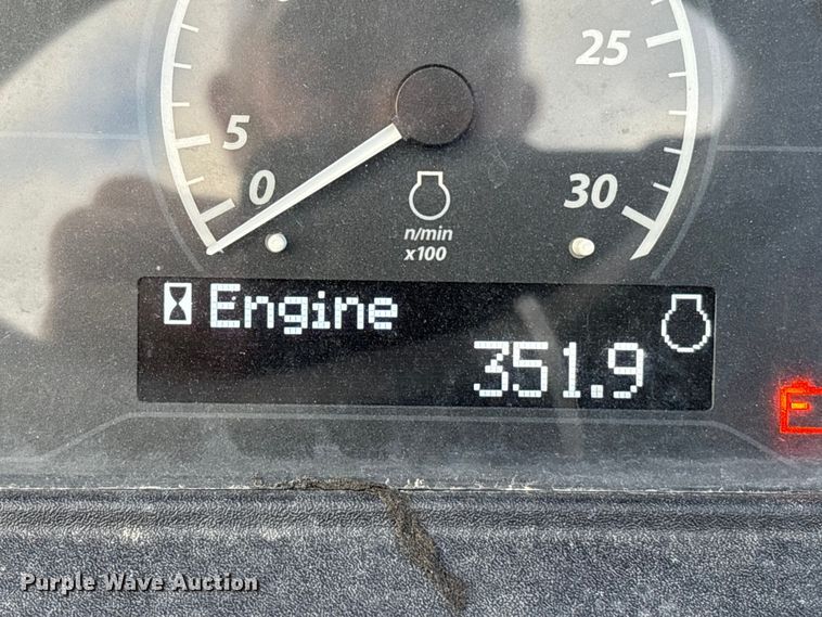 image for item YA1252 2021 John Deere 3035D  MFWD tractor