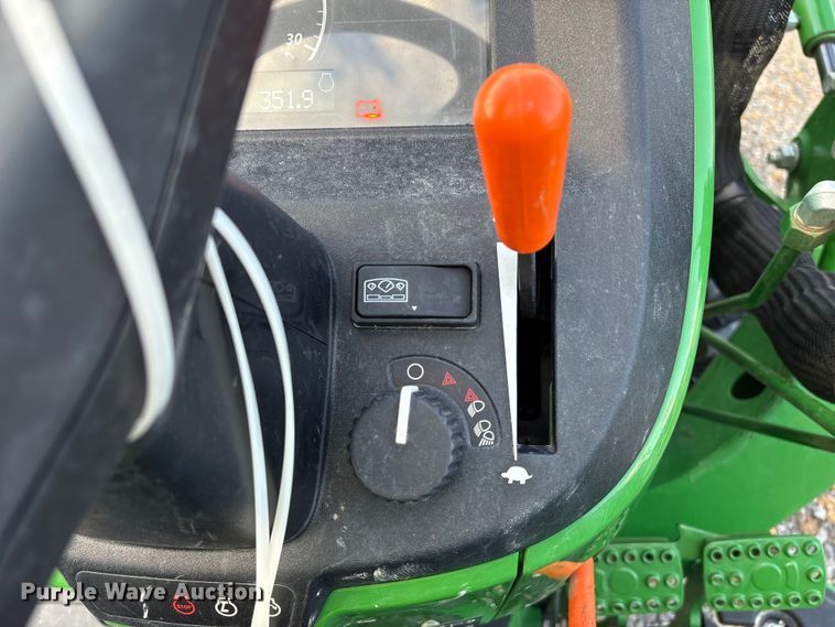 image for item YA1252 2021 John Deere 3035D  MFWD tractor