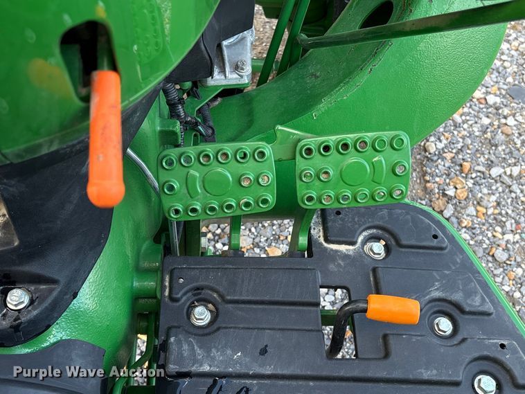image for item YA1252 2021 John Deere 3035D  MFWD tractor