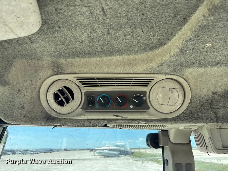 image for item YA1287 2022 John Deere 6105E MFWD tractor