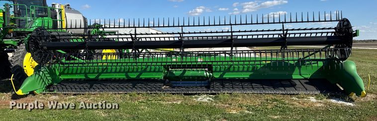 image for item YA1332 2021 John Deere RD30F flex draper head