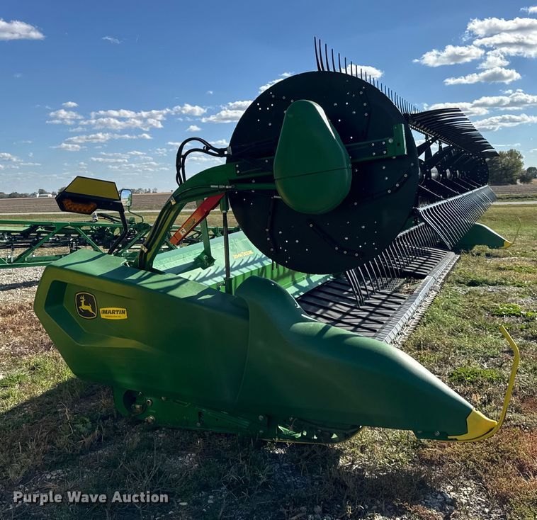 image for item YA1332 2021 John Deere RD30F flex draper head