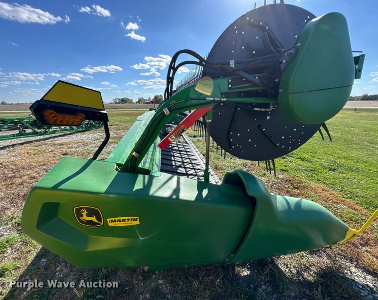 image for item YA1332 2021 John Deere RD30F flex draper head