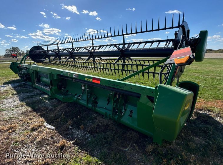 image for item YA1332 2021 John Deere RD30F flex draper head