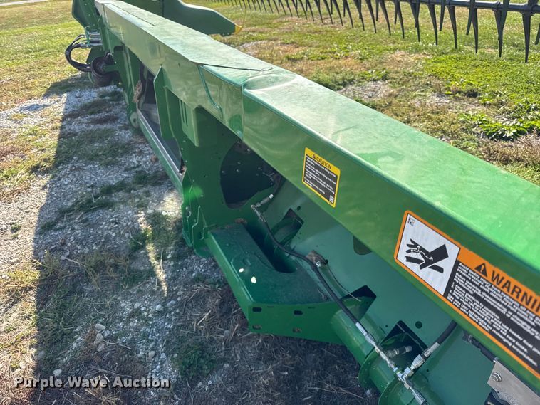 image for item YA1332 2021 John Deere RD30F flex draper head