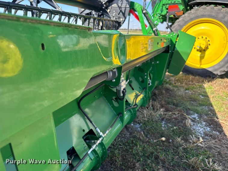 image for item YA1332 2021 John Deere RD30F flex draper head