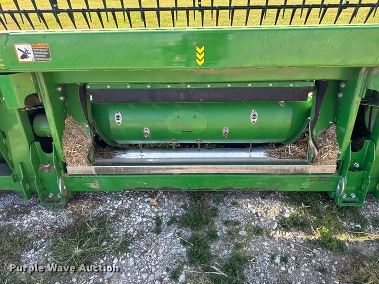 image for item YA1332 2021 John Deere RD30F flex draper head