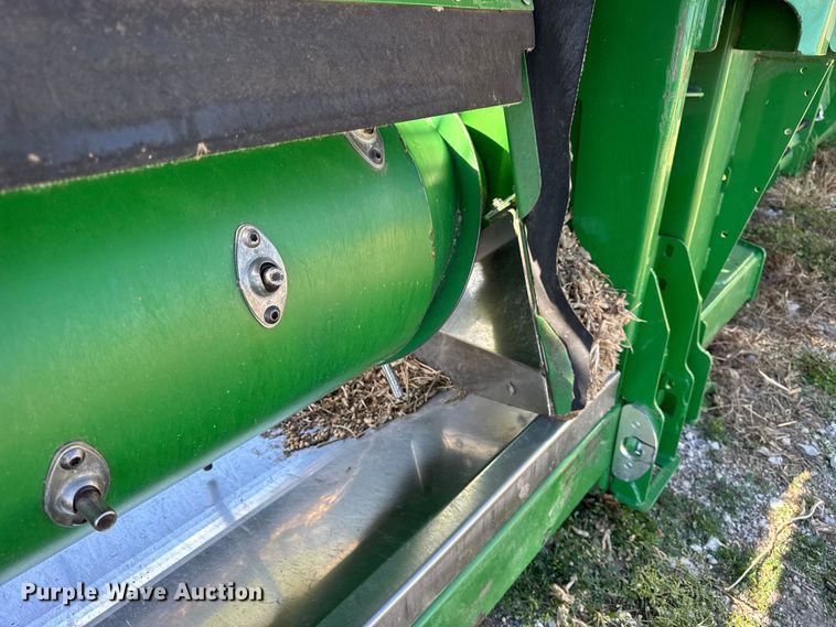 image for item YA1332 2021 John Deere RD30F flex draper head