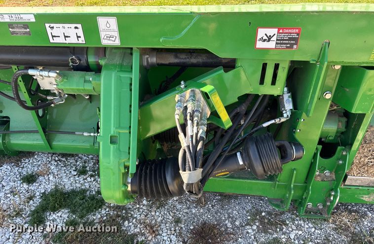 image for item YA1332 2021 John Deere RD30F flex draper head