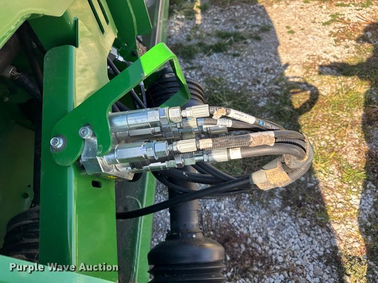 image for item YA1332 2021 John Deere RD30F flex draper head