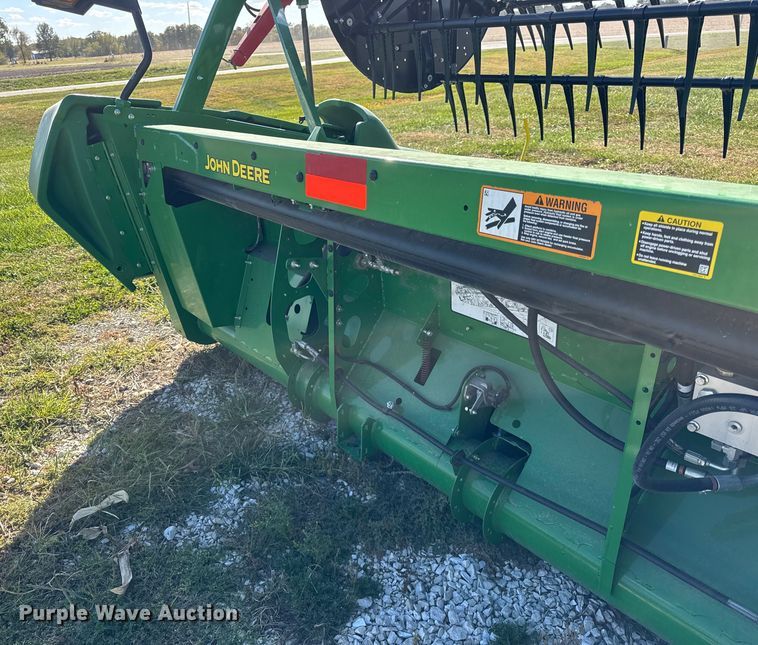 image for item YA1332 2021 John Deere RD30F flex draper head
