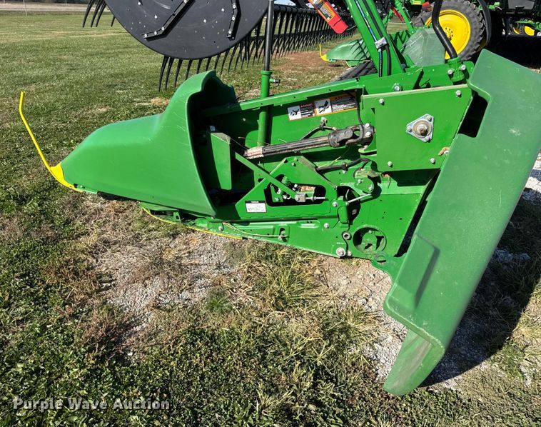 image for item YA1332 2021 John Deere RD30F flex draper head