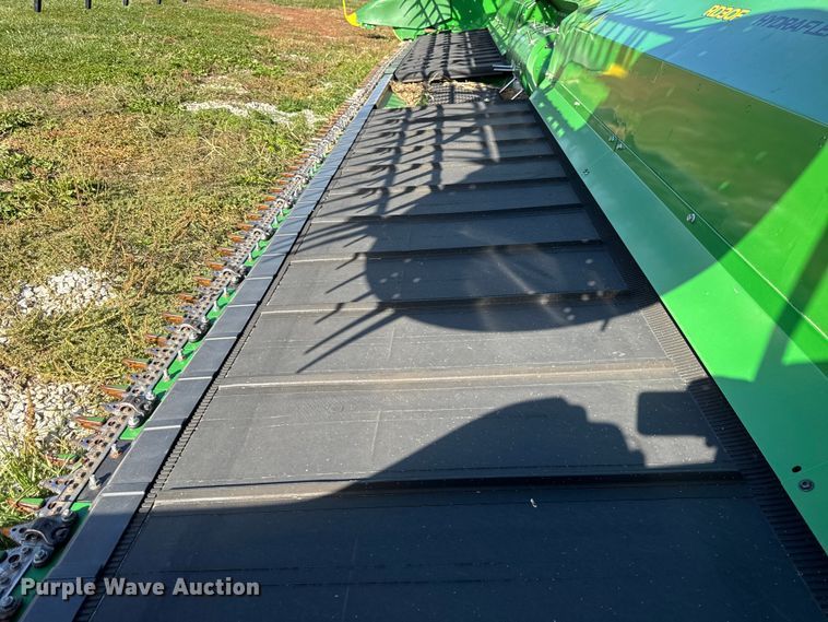 image for item YA1332 2021 John Deere RD30F flex draper head