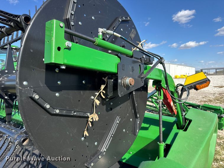 image for item YA1332 2021 John Deere RD30F flex draper head