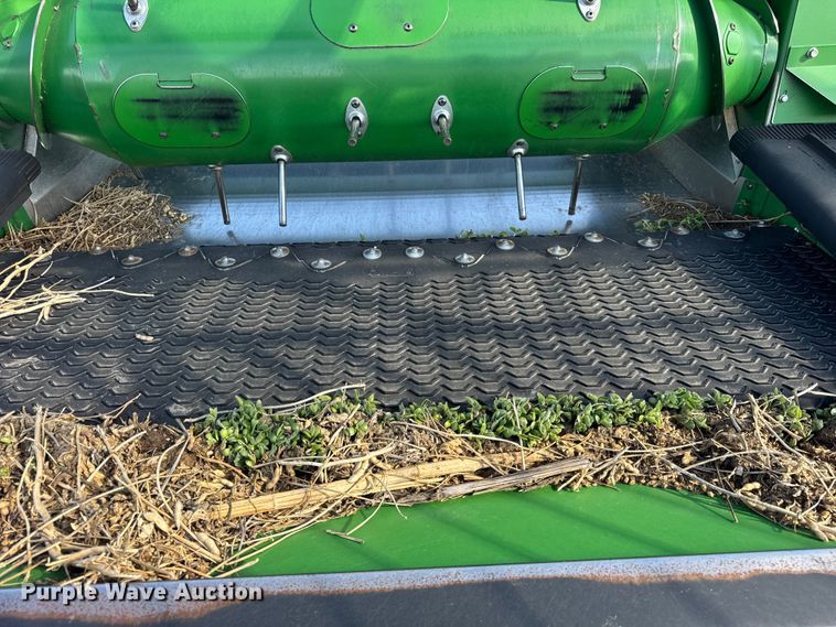 image for item YA1332 2021 John Deere RD30F flex draper head
