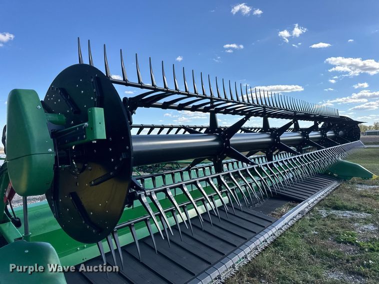 image for item YA1332 2021 John Deere RD30F flex draper head