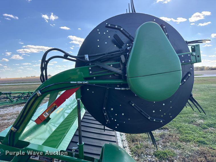 image for item YA1332 2021 John Deere RD30F flex draper head