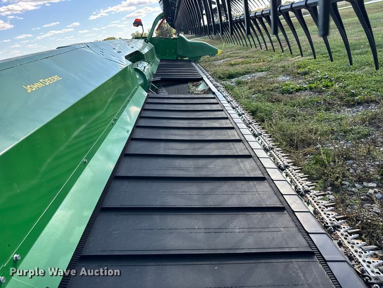 image for item YA1332 2021 John Deere RD30F flex draper head