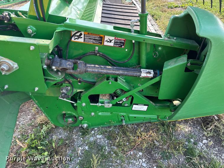 image for item YA1332 2021 John Deere RD30F flex draper head