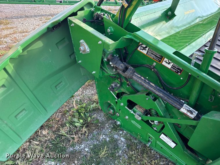 image for item YA1332 2021 John Deere RD30F flex draper head