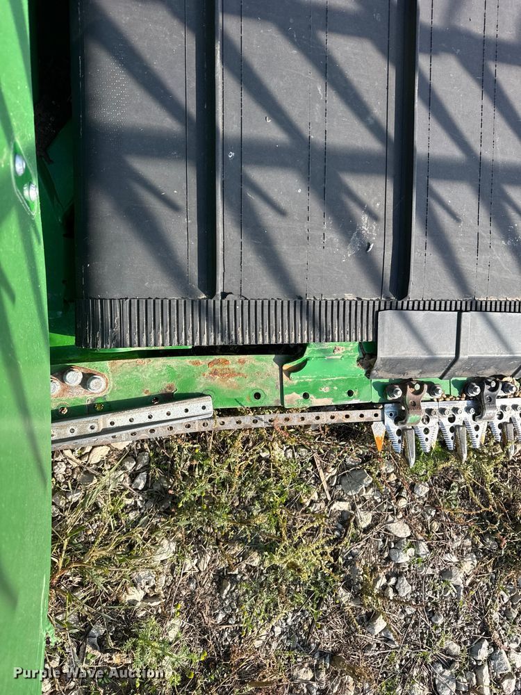 image for item YA1332 2021 John Deere RD30F flex draper head