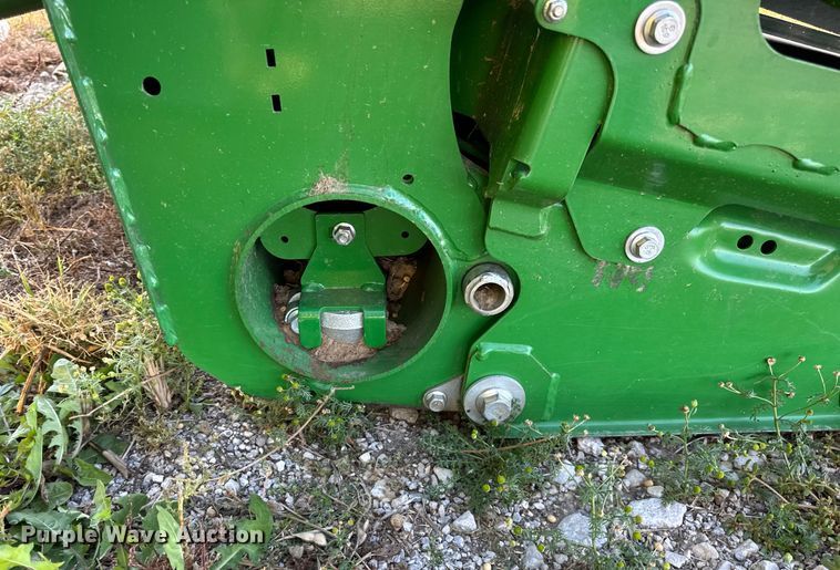 image for item YA1332 2021 John Deere RD30F flex draper head