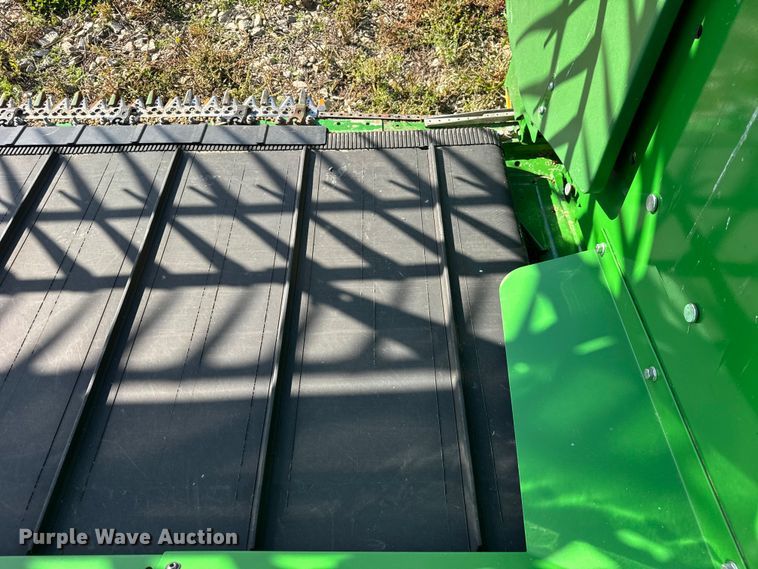 image for item YA1332 2021 John Deere RD30F flex draper head