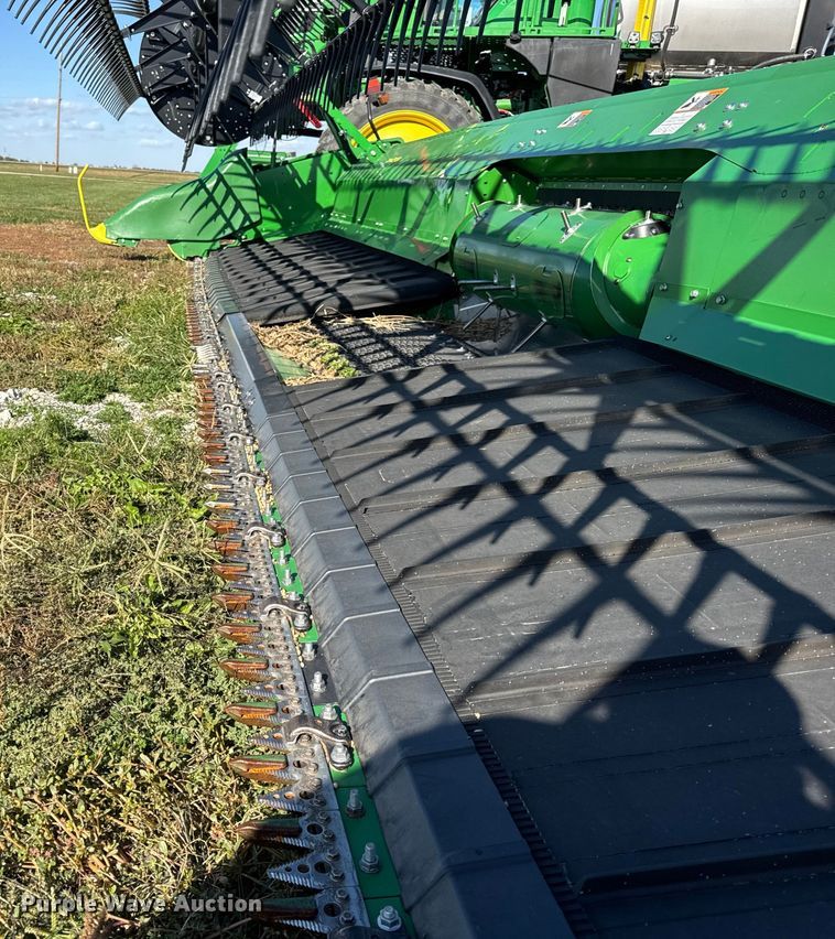 image for item YA1332 2021 John Deere RD30F flex draper head