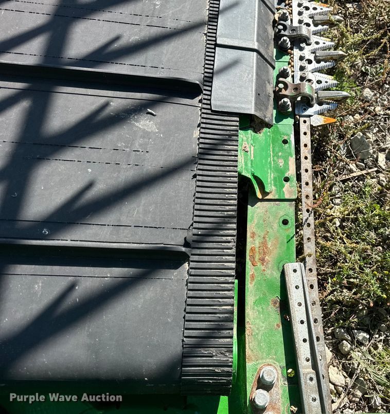 image for item YA1332 2021 John Deere RD30F flex draper head