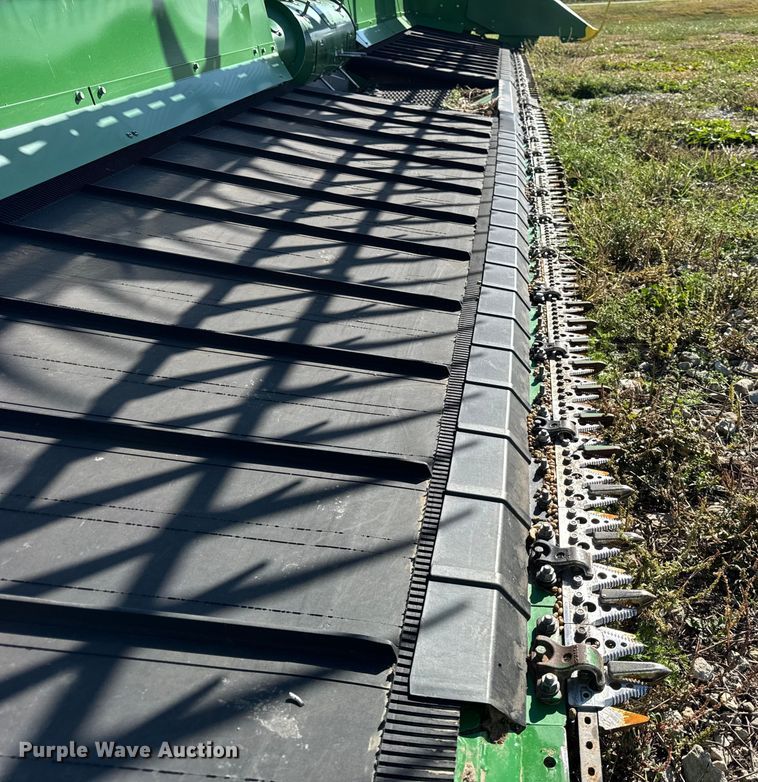 image for item YA1332 2021 John Deere RD30F flex draper head
