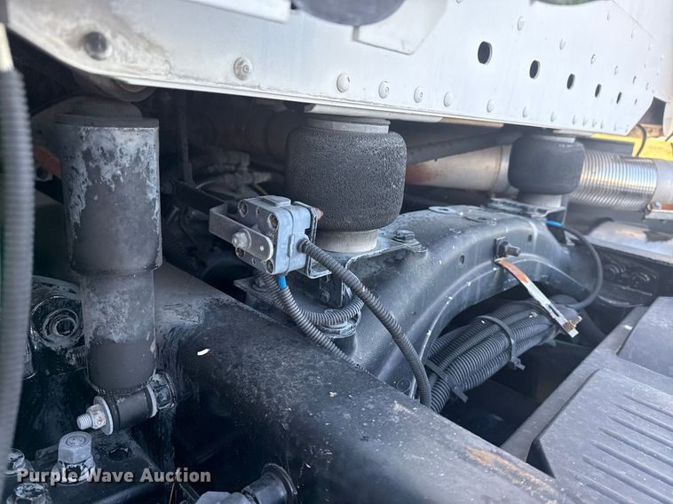 image for item DJ7766 2002 Freightliner Century Class semi truck