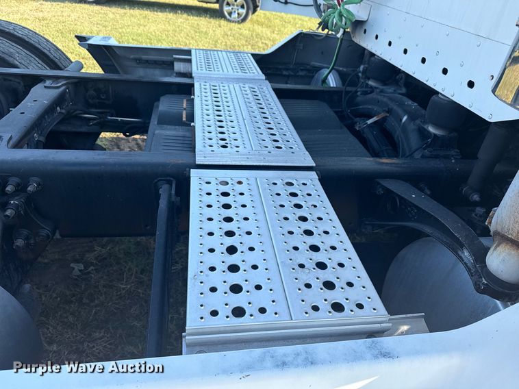 image for item DJ7766 2002 Freightliner Century Class semi truck