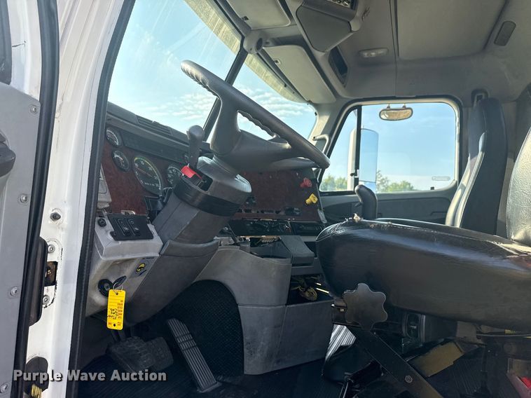 image for item DJ7766 2002 Freightliner Century Class semi truck