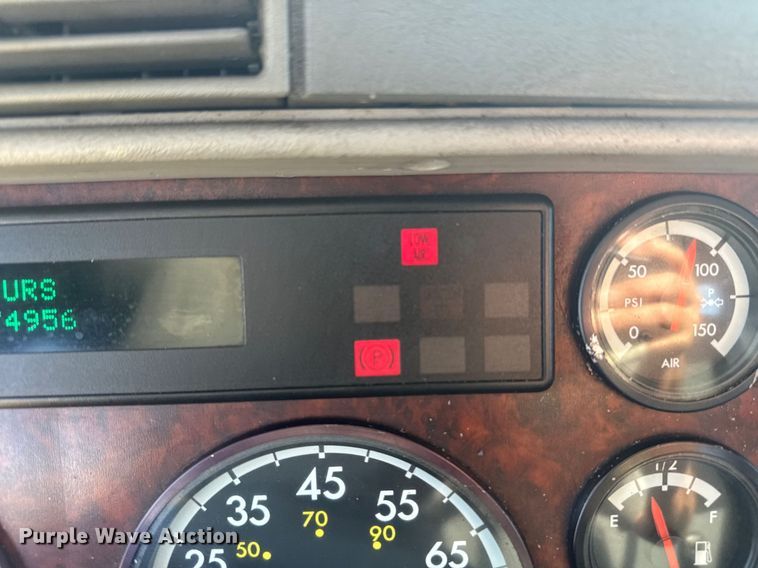 image for item DJ7766 2002 Freightliner Century Class semi truck