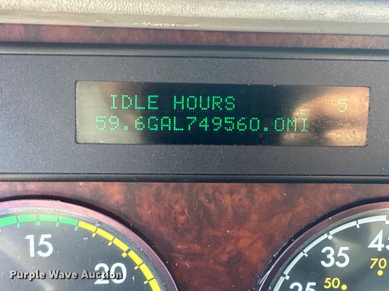 image for item DJ7766 2002 Freightliner Century Class semi truck