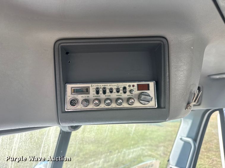 image for item DJ7766 2002 Freightliner Century Class semi truck